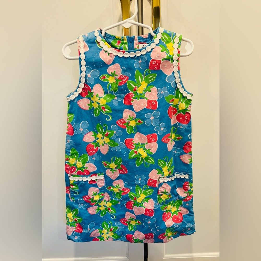 LILLY PULITZER “LITTLE LILLY” SHIFT IN VINTAGE STRAWBERRY PRINT, Size 5